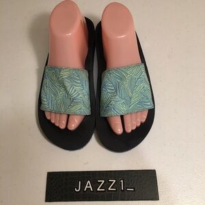 L.L Bean Sandals Size 9M